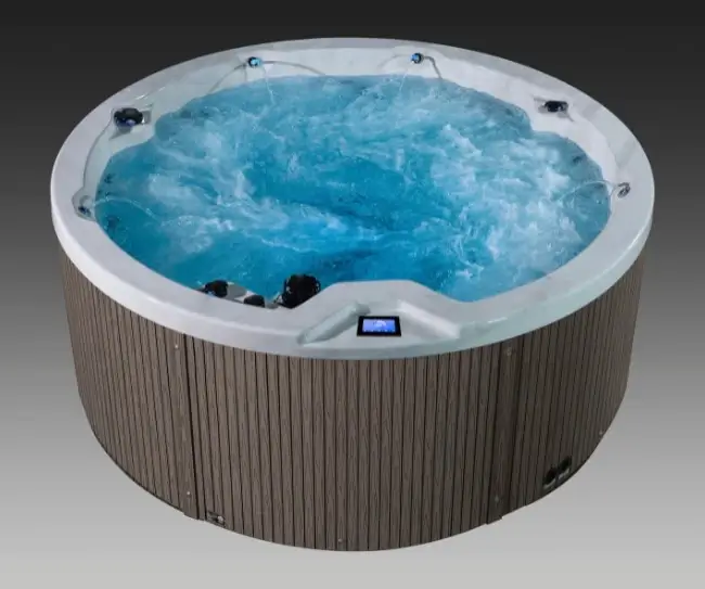 Icelandic-Cyclone-3-Filled-Tub-with-Water-3