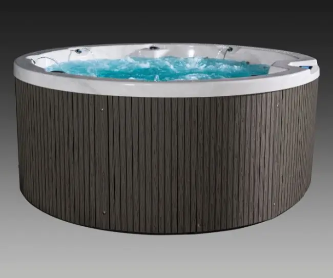 Icelandic-Cyclone-3-Filled-Tub-with-Water